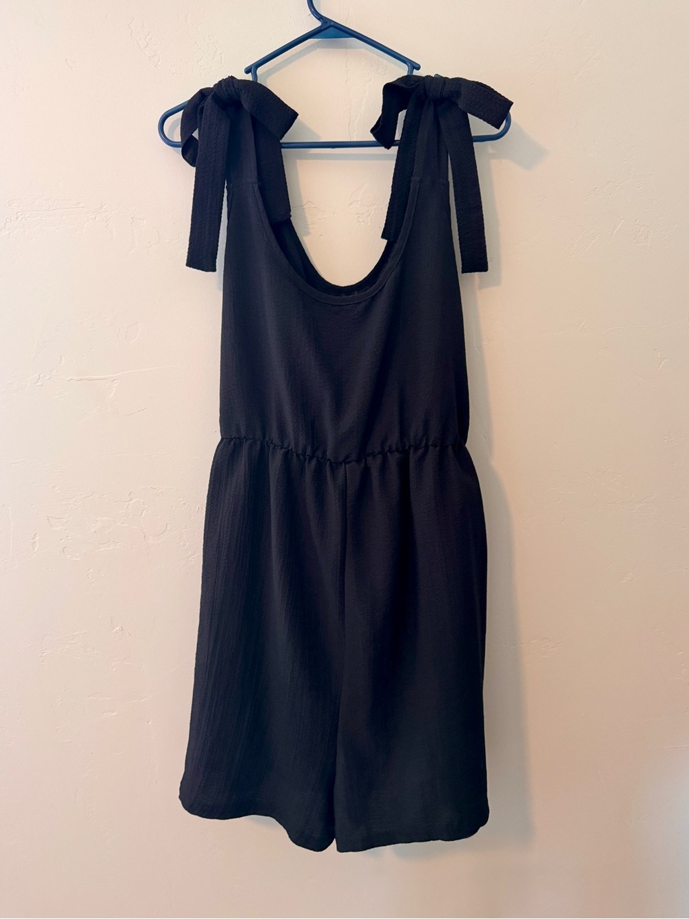 Black Bow-Strap Romper Jumpsuit - Picture 3 of 4
